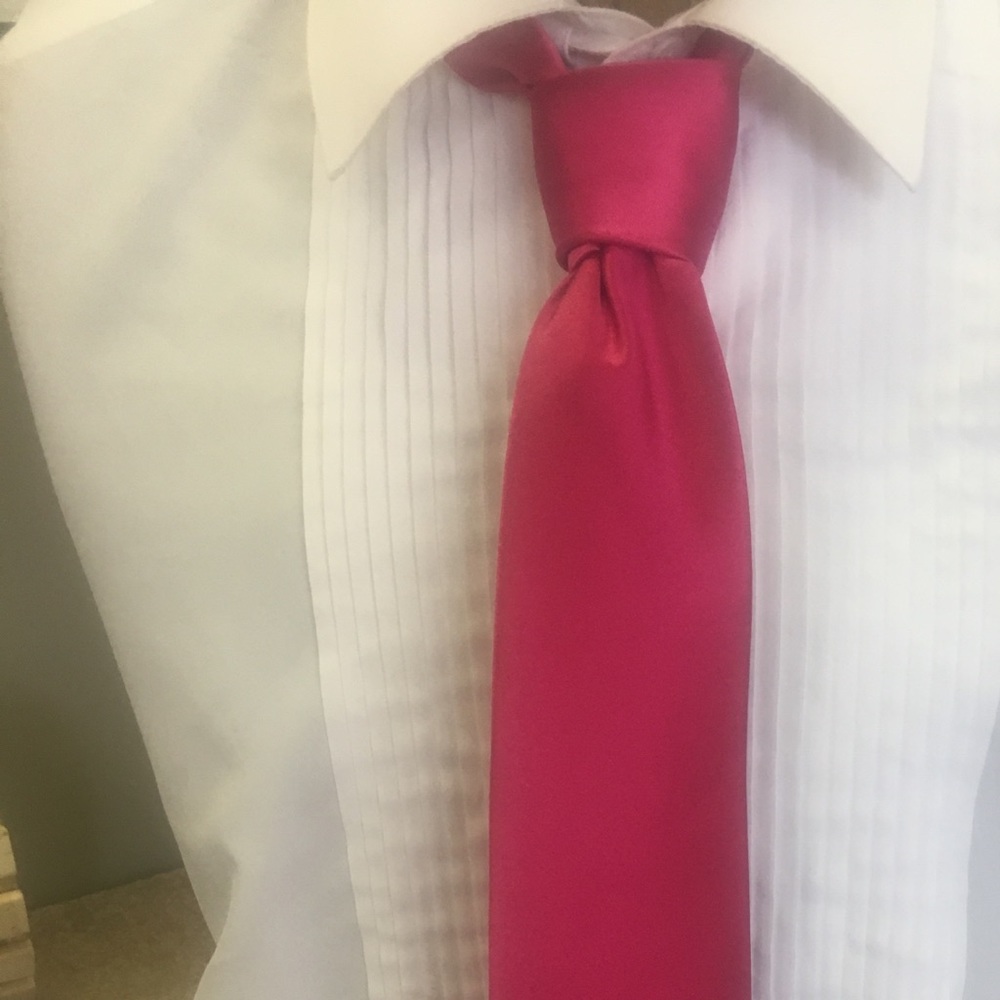 Men’s fuchsia pink necktie